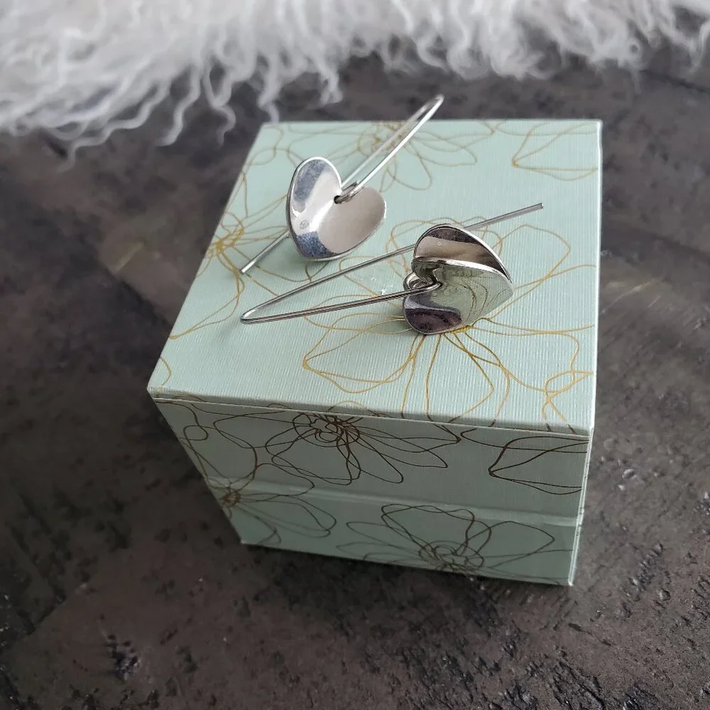 Sterling silver, flutter hearts on shepherds hook earrings - Picture 5 of 5